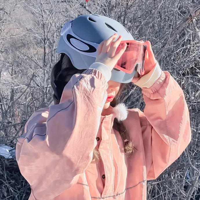 校服的裙摆